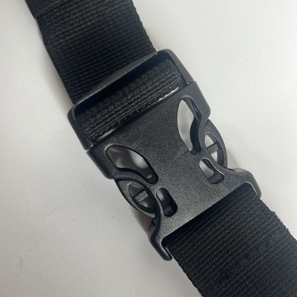 Tinyat Fanny Pack NWOT Floral multi Color lots of space inside - Picture 5 of 8